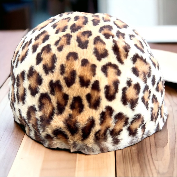 Vintage Leopard Print Faux Fur “Turtle” Hat - Picture 7 of 12